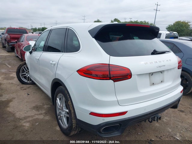 2016 PORSCHE CAYENNE WP1AA2A26GLA03067 Photo 2