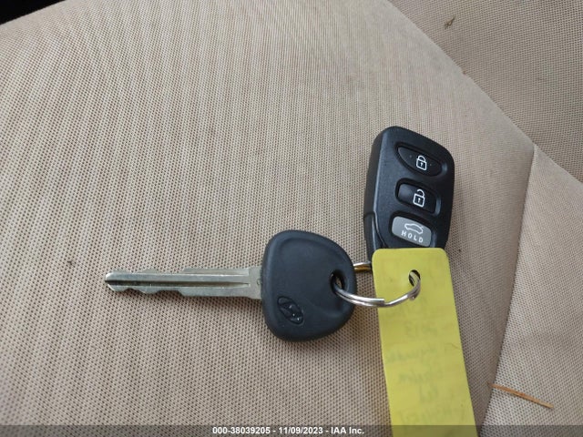 2013 HYUNDAI ELANTRA GLS VIN: 5NPDH4AE9DH340543