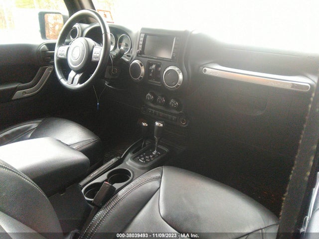 1C4BJWEG2HL528034 Jeep Wrangler Unlimited Sahara 4x4