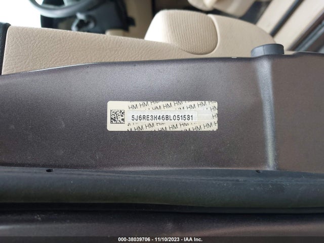 2011 HONDA CR-V SE VIN: 5J6RE3H46BL051581