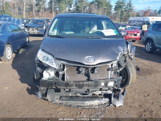 2014 TOYOTA SIENNA XLE V6 8 PASSENGER VIN: 5TDYK3DC0ES495016