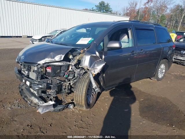 2014 TOYOTA SIENNA XLE V6 8 PASSENGER VIN: 5TDYK3DC0ES495016
