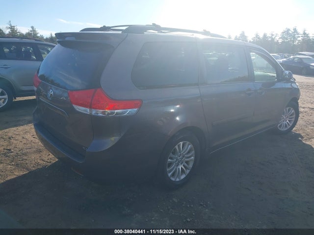 2014 TOYOTA SIENNA XLE V6 8 PASSENGER VIN: 5TDYK3DC0ES495016