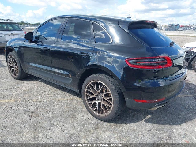 2018 PORSCHE MACAN WP1AA2A52JLB24566 Photo 2