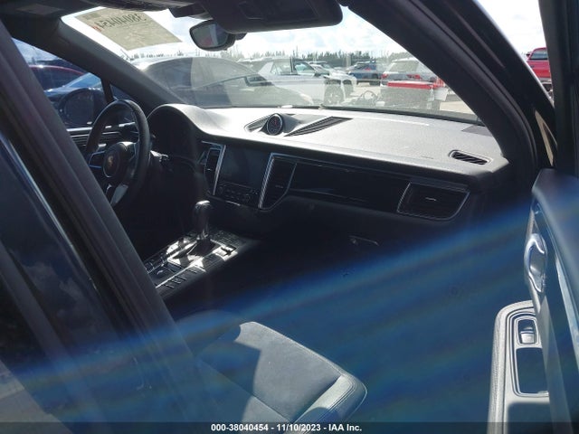 2018 PORSCHE MACAN WP1AA2A52JLB24566 Photo 4