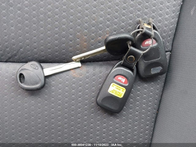 2012 KIA SORENTO LX VIN: 5XYKTCA68CG279426