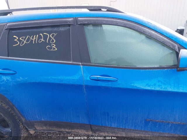 1C4PJMDX3JD600323 Jeep Cherokee Limited 4x4