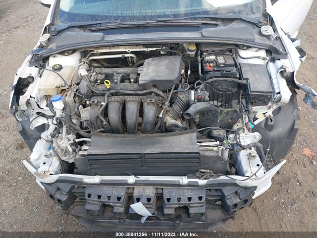 2015 FORD FOCUS SE VIN: 1FADP3K29FL276039