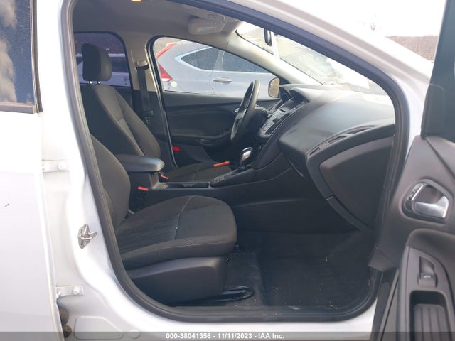 2015 FORD FOCUS SE VIN: 1FADP3K29FL276039