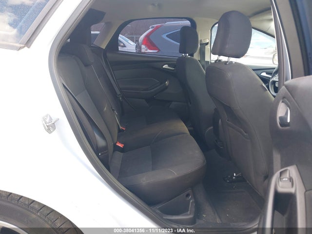 2015 FORD FOCUS SE VIN: 1FADP3K29FL276039