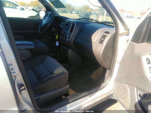 2004 FORD ESCAPE XLT VIN: 1FMYU93154KA37860
