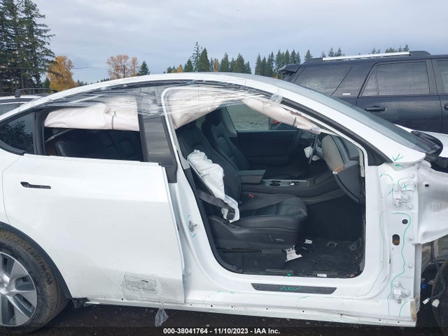 Tesla Model Y Long Range 2022 7SAYGAEE6NF404442 Image 14