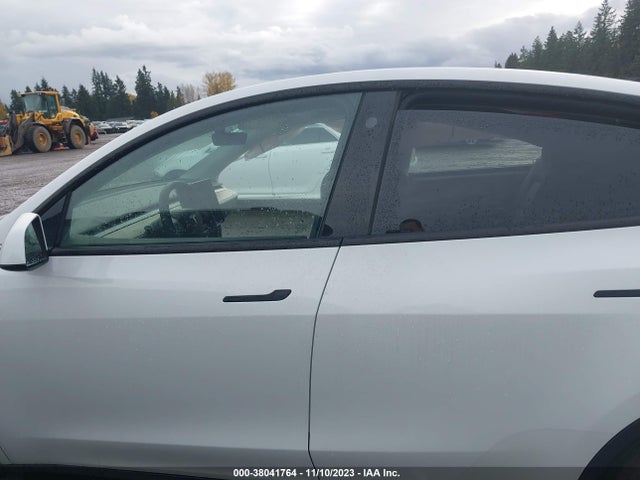 Tesla Model Y Long Range 2022 7SAYGAEE6NF404442 Image 15