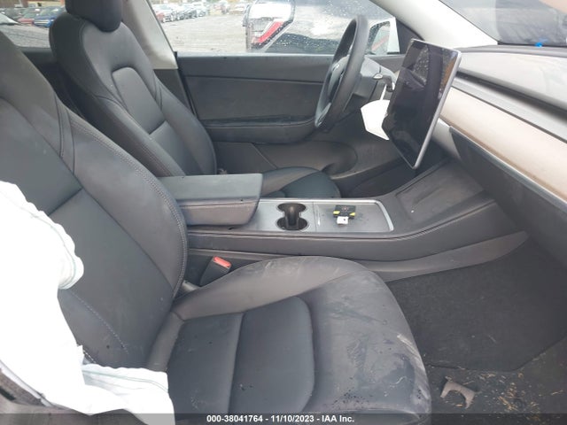Tesla Model Y Long Range 2022 7SAYGAEE6NF404442 Image 5