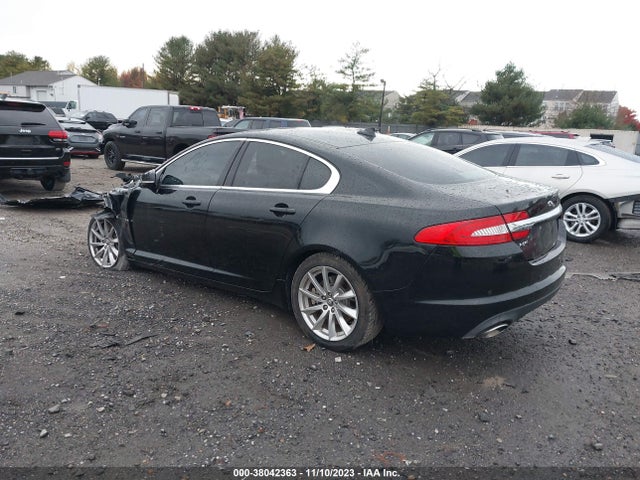2013 JAGUAR XF SAJWA0ES4DPS66721 Photo 2