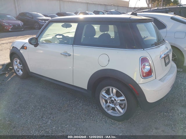 2013 MINI COOPER HARDTOP WMWSU3C56DT683569 Photo 2