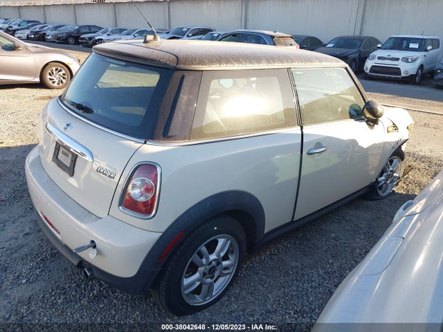 2013 MINI COOPER HARDTOP WMWSU3C56DT683569 Photo 3