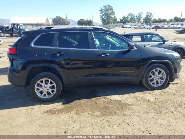 2018 JEEP CHEROKEE LATITUDE FWD VIN: 1C4PJLCB5JD565591