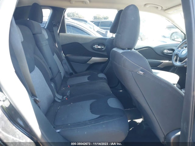 2018 JEEP CHEROKEE LATITUDE FWD VIN: 1C4PJLCB5JD565591