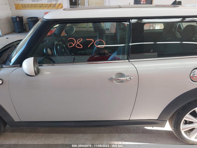 2011 MINI COOPER S S VIN: WMWSV3C53BTY25029