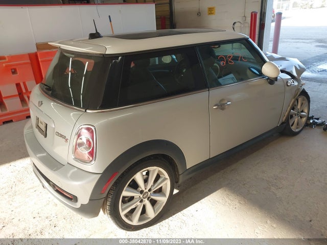 2011 MINI COOPER S S VIN: WMWSV3C53BTY25029