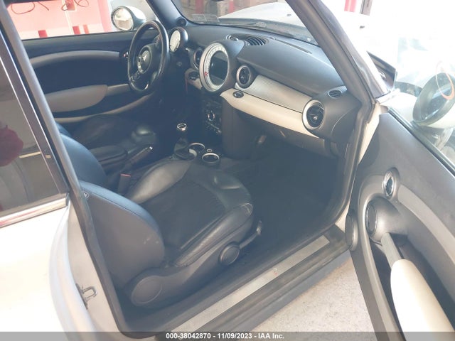 2011 MINI COOPER S S VIN: WMWSV3C53BTY25029