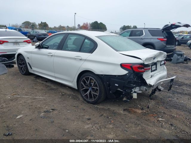 2022 BMW 5 SERIES WBA13AG0XNCK21471 Photo 2