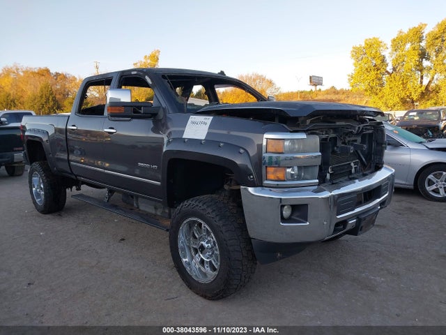 2015 1GC1KWE88FF173707 main image