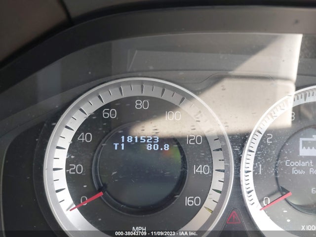 2011 VOLVO XC60 3.2/3.2 R-DESIGN VIN: YV4952DL8B2208401
