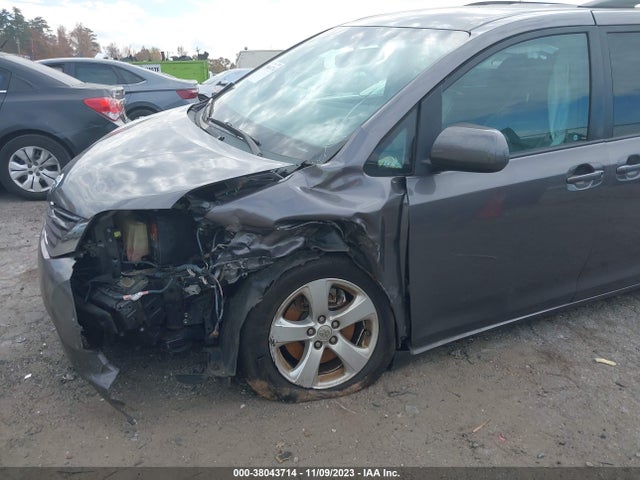 2015 TOYOTA SIENNA LE 8 PASSENGER VIN: 5TDKK3DC7FS649034