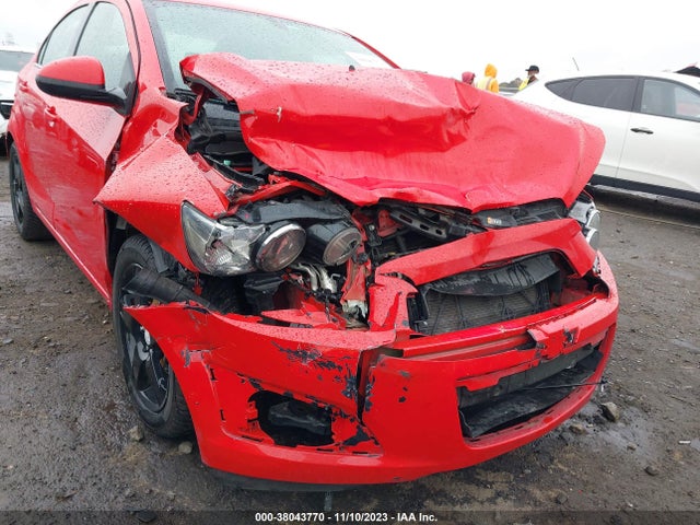 Chevrolet Sonic Lt Auto 2015 1G1JC5SH1F4218017 Image 6