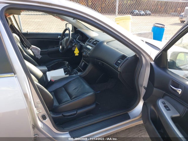 2005 HONDA ACCORD SDN EX-L VIN: 1HGCM55855A082579