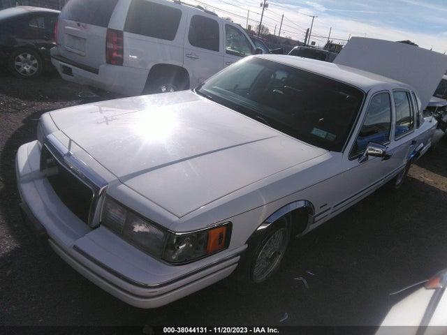 1994 LINCOLN TOWN CAR SIGNATURE/TOURNAMENT VIN: 1LNLM82W9RY769124