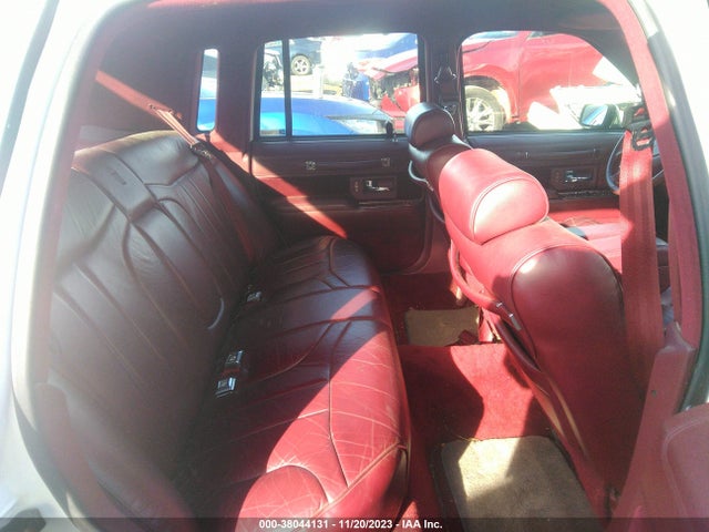 1994 LINCOLN TOWN CAR SIGNATURE/TOURNAMENT VIN: 1LNLM82W9RY769124