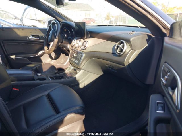 2019 MERCEDES-BENZ CLA 250 WDDSJ4GB7KN707242 Photo 4