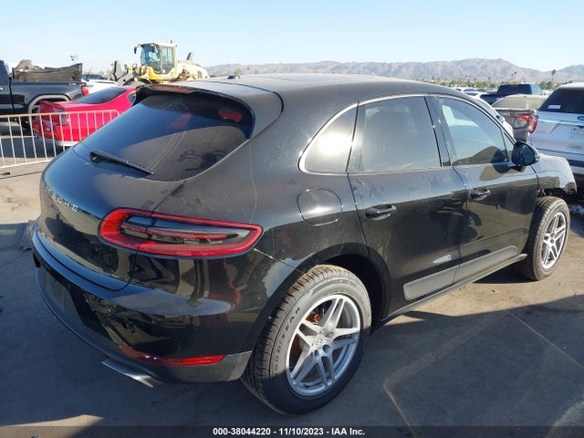 2018 PORSCHE MACAN WP1AA2A59JLB05206 Photo 3