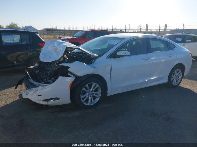 Chrysler 200 Limited 2015 1C3CCCAB4FN674903 Image 2