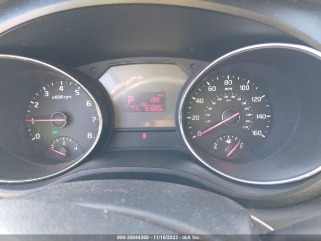 KNDMB5C13G6162726 KIA SEDONA LX