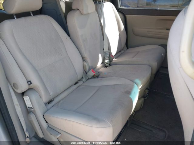 KNDMB5C13G6162726 KIA SEDONA LX