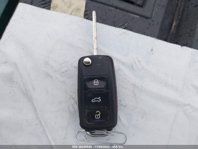 1VWBV7A32FC040225 Volkswagen Passat 2.0l Tdi Se