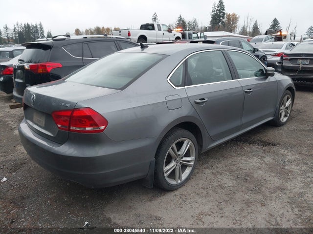 1VWBV7A32FC040225 Volkswagen Passat 2.0l Tdi Se