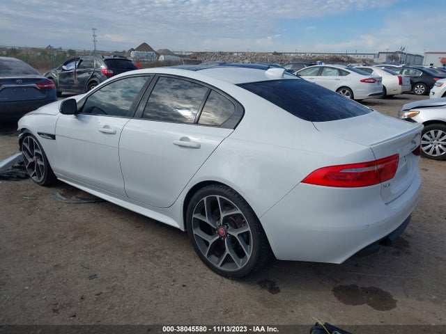2018 JAGUAR XE SAJAF4EV7JCP25658 Photo 2