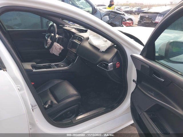 2018 JAGUAR XE SAJAF4EV7JCP25658 Photo 4
