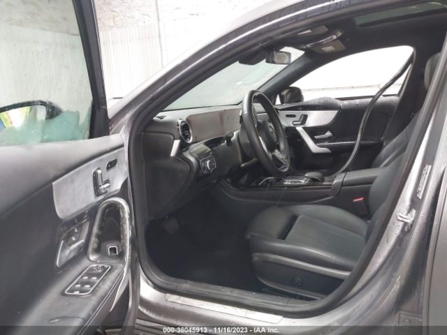 WDD3G4FB5KW029184 Mercedes-Benz A 220 4matic