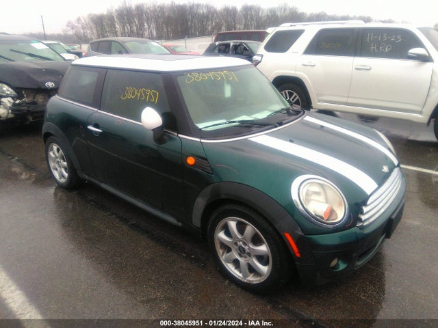 2010 MINI COOPER WMWMF3C57ATZ26272 Photo 0