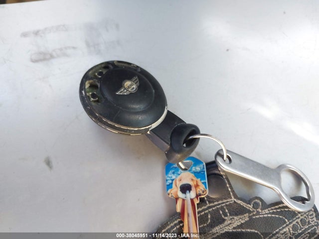 2010 MINI COOPER WMWMF3C57ATZ26272 Photo 10