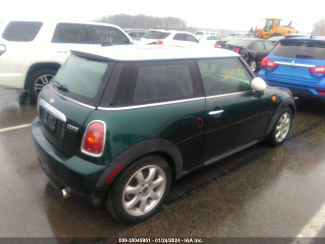 2010 MINI COOPER WMWMF3C57ATZ26272 Photo 3