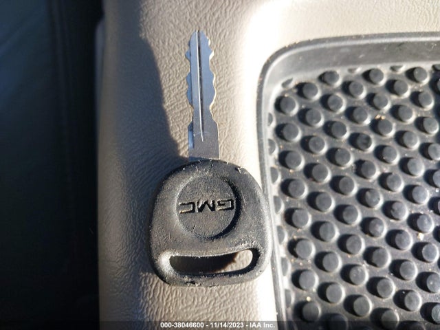 2005 GMC YUKON SLT VIN: 1GKEK13T65R162654
