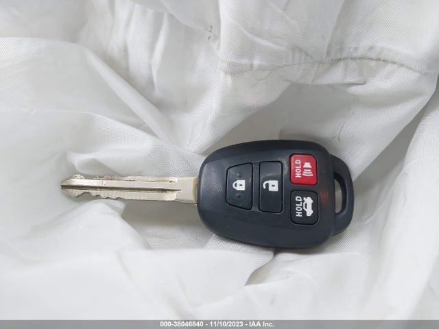 Toyota COROLLA SE 2017 5YFBURHE1HP633710 Image 11