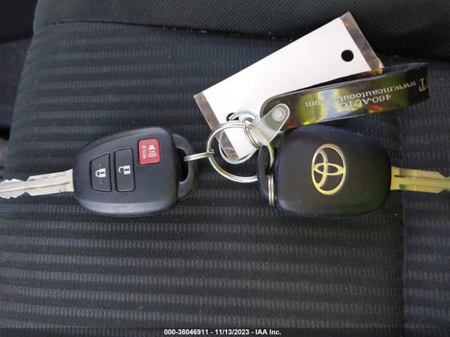 Toyota RAV4 LE 2017 2T3BFREV3HW621403 Image 11